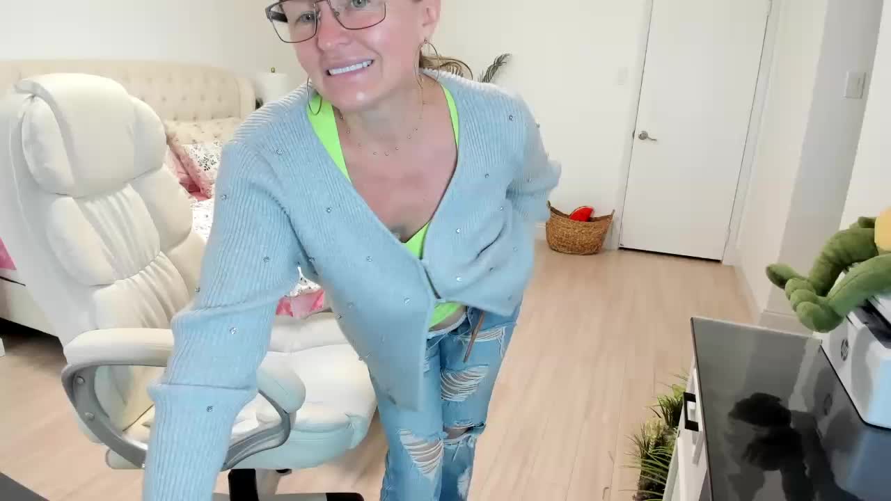 -Michelle- Cam Model Chat October 4, 2025