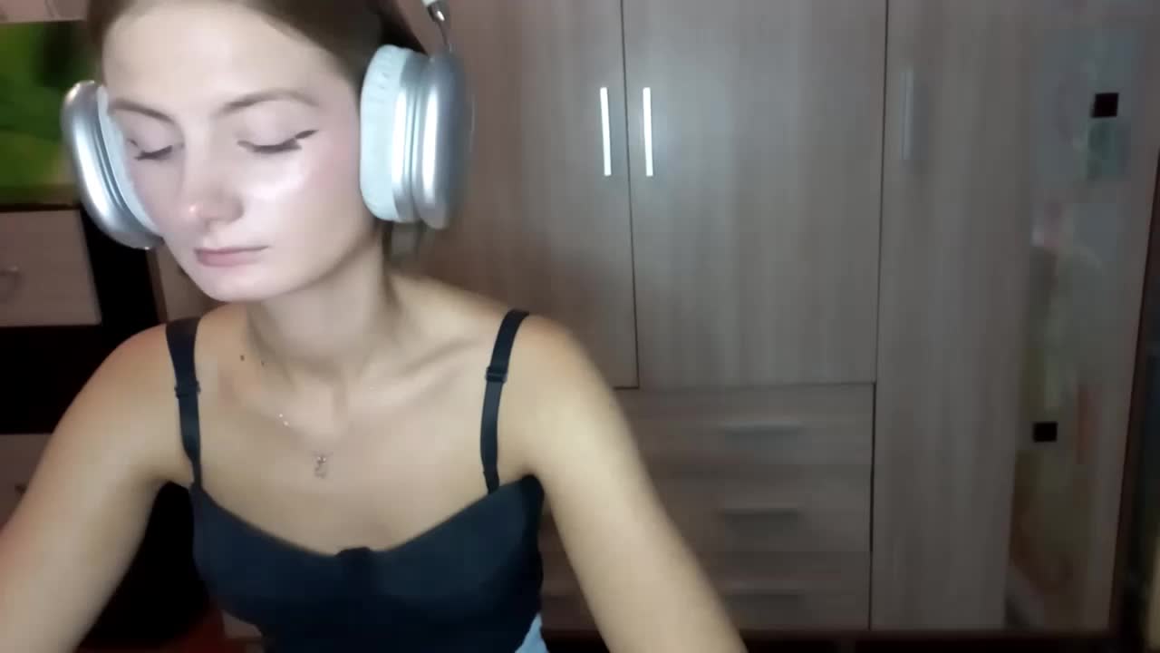 AuroraRow Cam Model Chat October 4, 2025