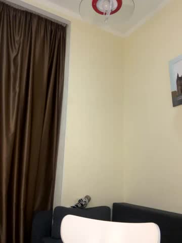 Polli_Kiss Cam Model Chat October 4, 2025