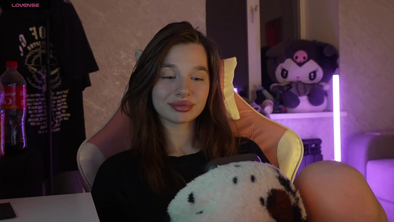 _Polly_ Cam Model Chat October 5, 2025