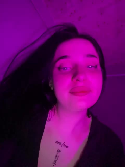 Aliska22 Cam Model Chat October 5, 2025