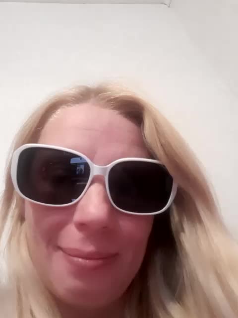 -nelya- Cam Model Chat October 5, 2025