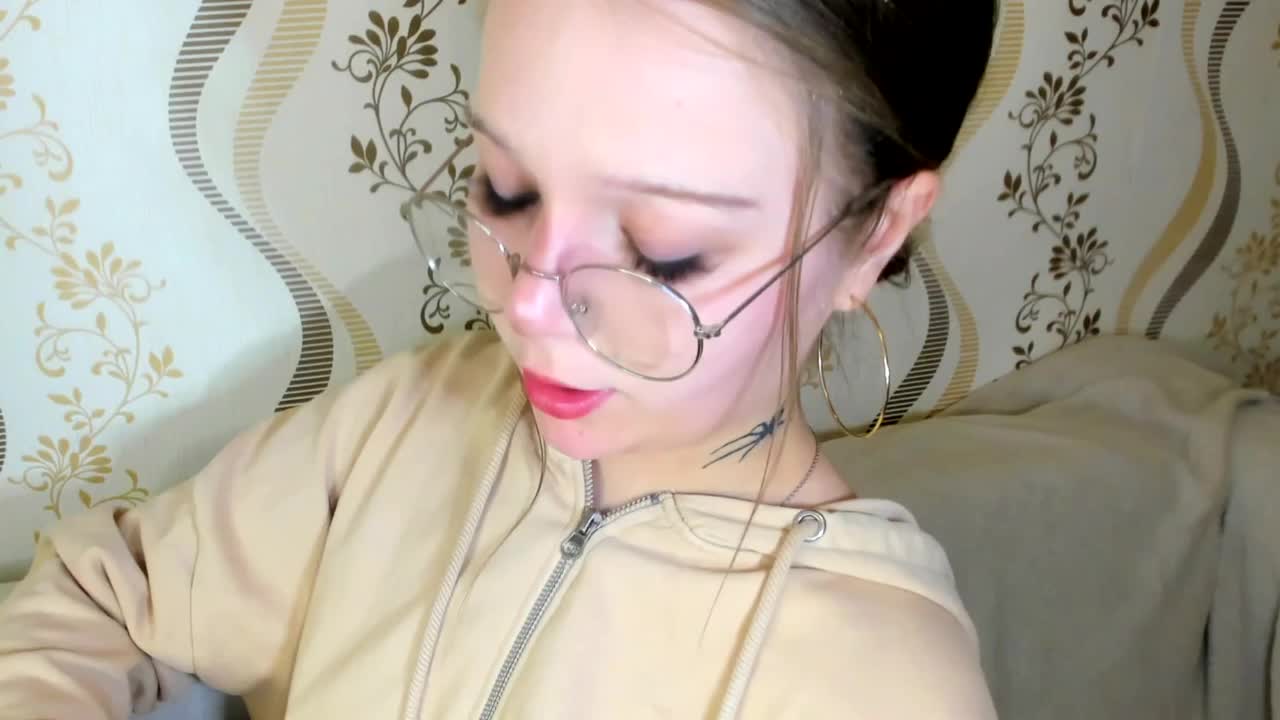 MelMooon Cam Model Chat October 6, 2025