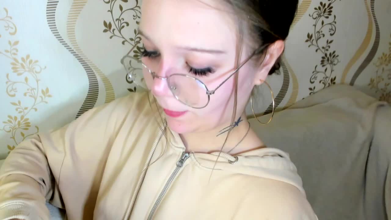 MelMooon Cam Model Chat October 6, 2025