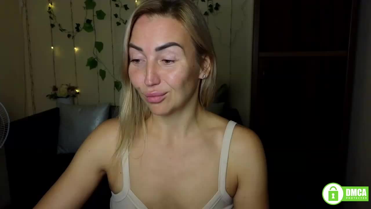 Jullyblondkiss Cam Model Chat October 6, 2025