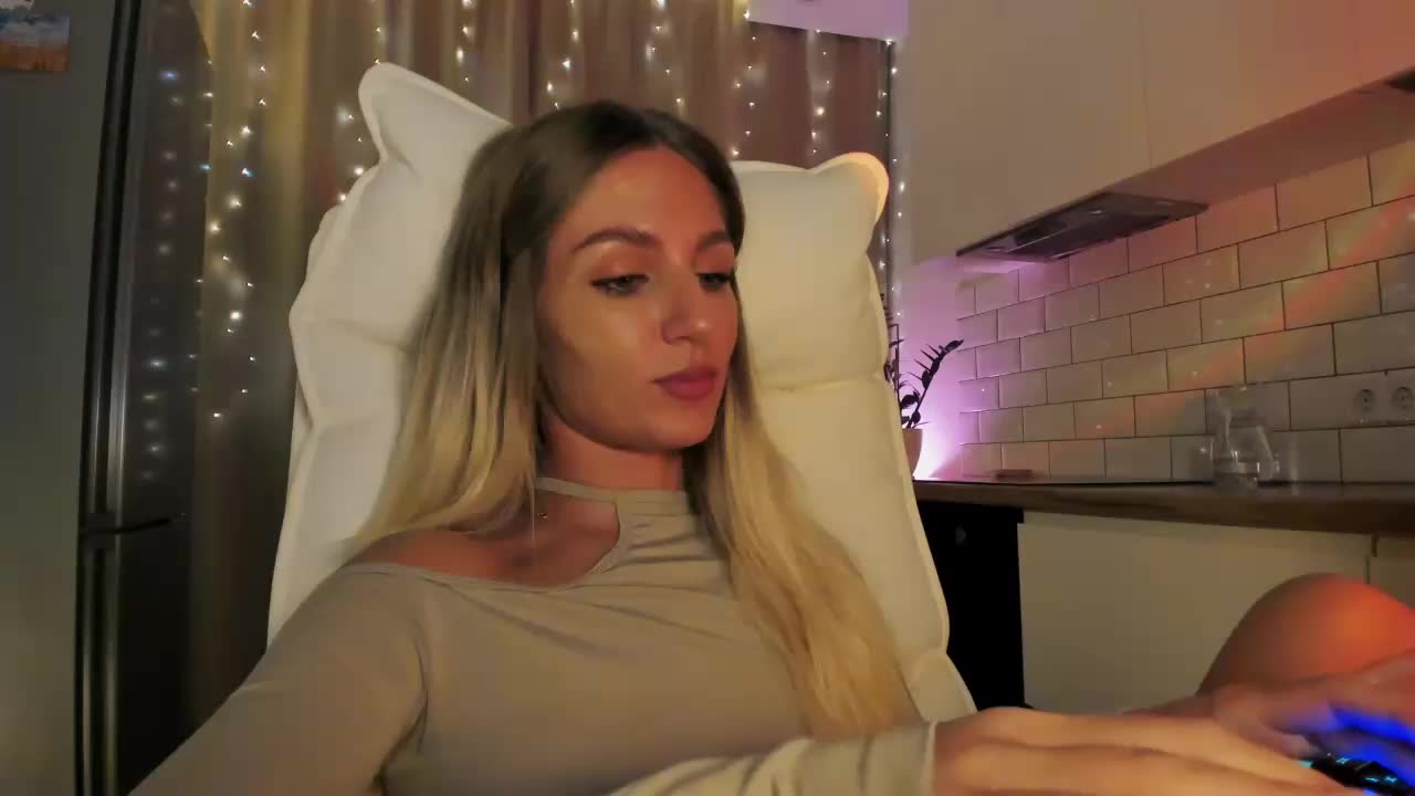 EnlivenLuv Cam Model Chat October 6, 2025