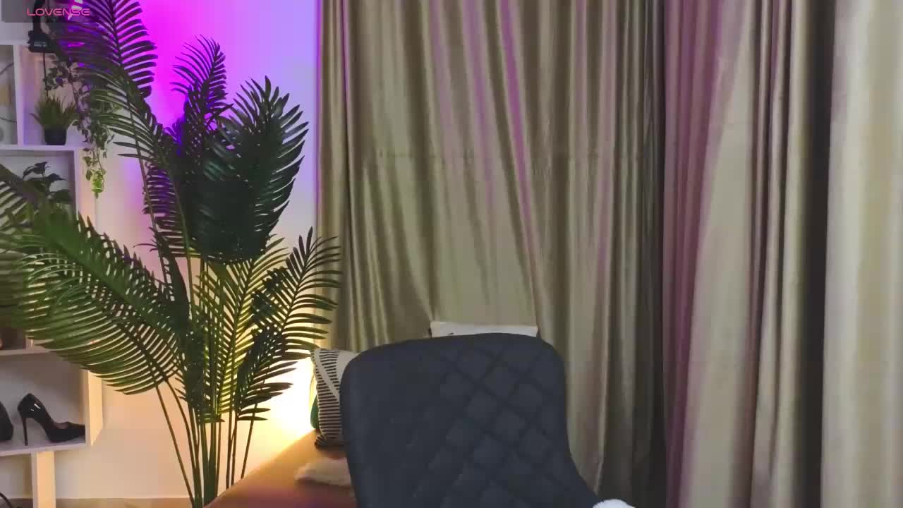 Lina-hill Cam Model Chat October 6, 2025