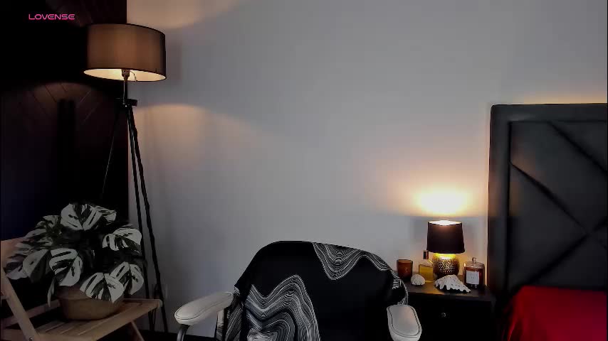 r_a_v_e_n Cam Model Chat October 6, 2025