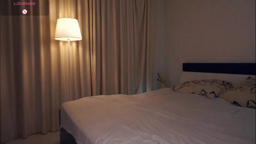 hip_hop_baby Cam Model Chat October 6, 2025