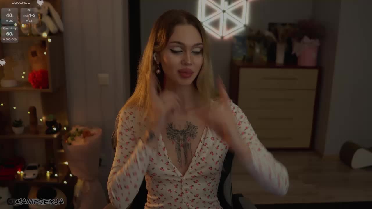 ManiFreyja Cam Model Chat October 6, 2025