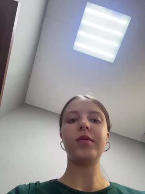 Pretty-girl-smart Cam Model Chat October 6, 2025