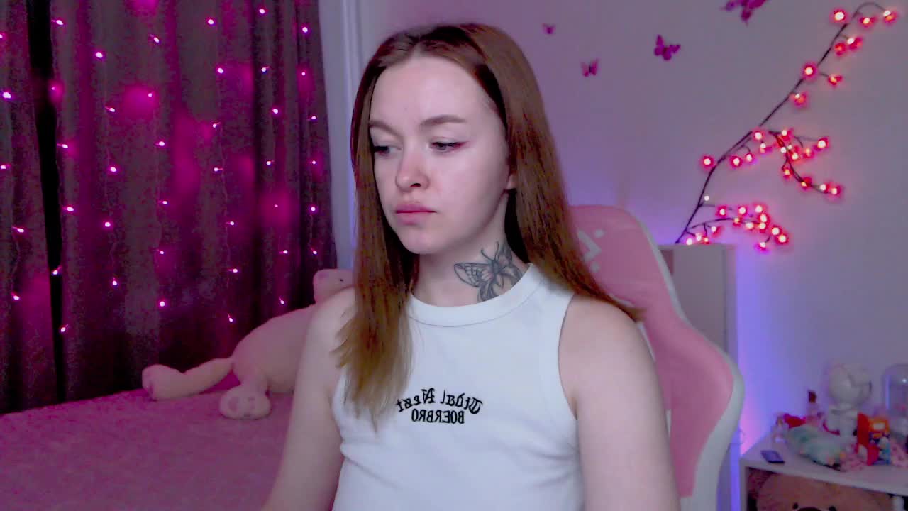 NaughtyMable Cam Model Chat October 6, 2025