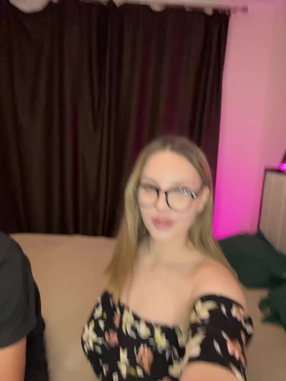 Cris_Mi Cam Model Chat October 6, 2025