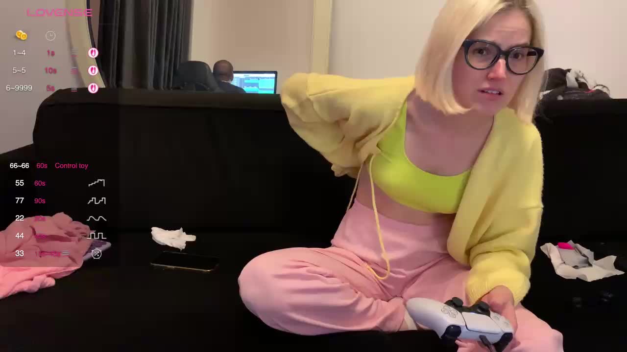 Sexy-Sweets Cam Model Chat October 6, 2025