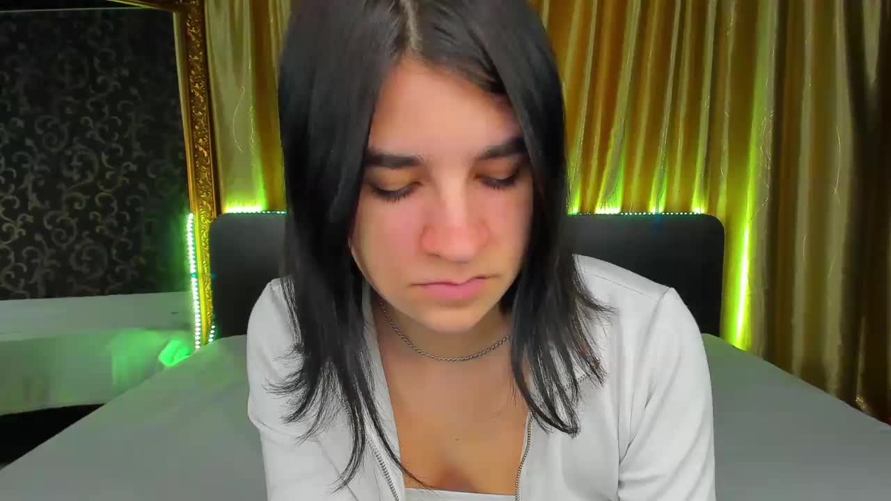 Polly-Love Cam Model Chat October 6, 2025