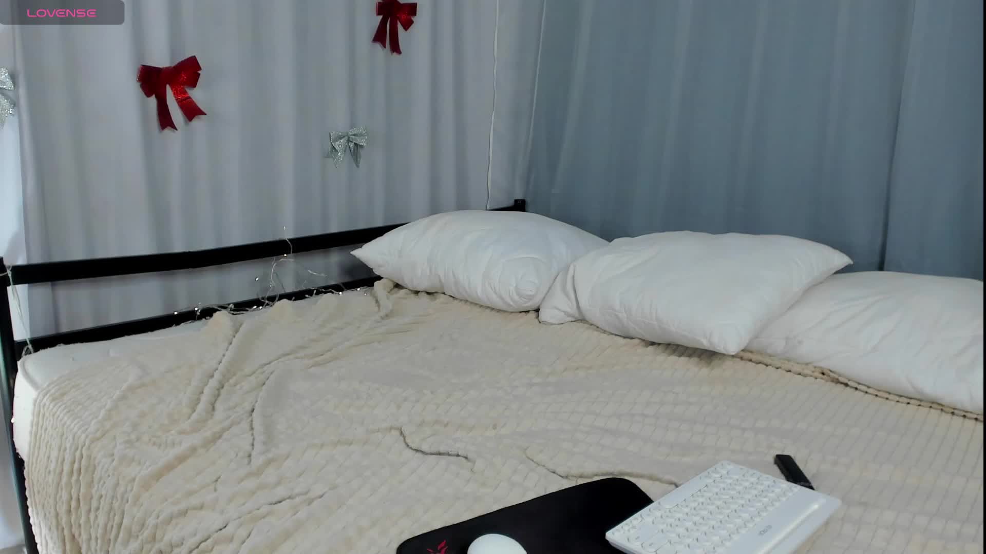 Victoria-Di Cam Model Chat October 6, 2025