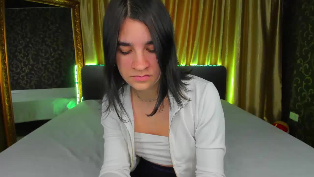 Polly-Love Cam Model Chat October 6, 2025