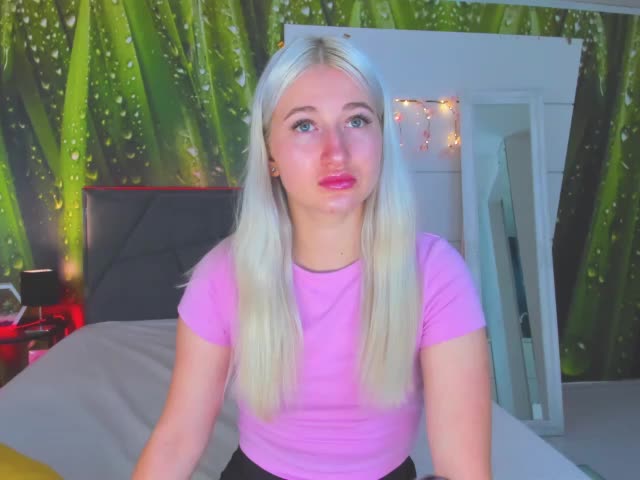 HollyTaillor Cam Model Chat October 6, 2025