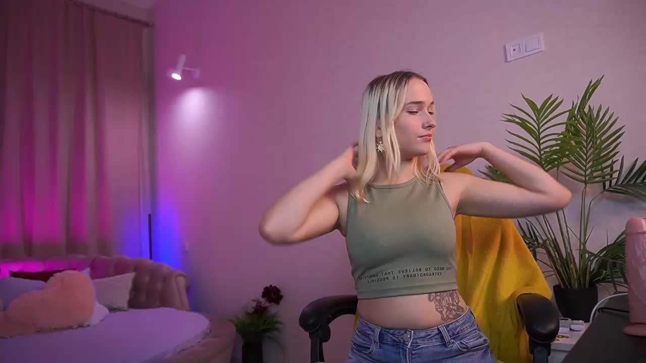 LilElfie Cam Model Chat October 6, 2025