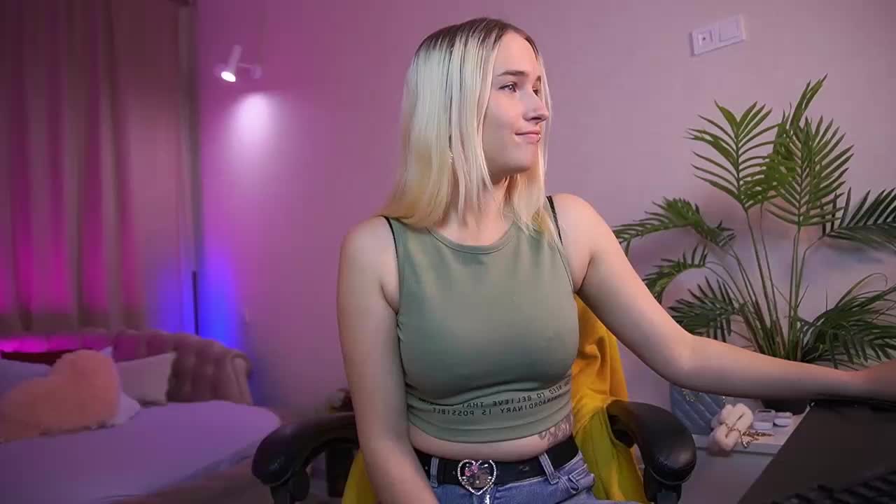 LilElfie Cam Model Chat October 6, 2025