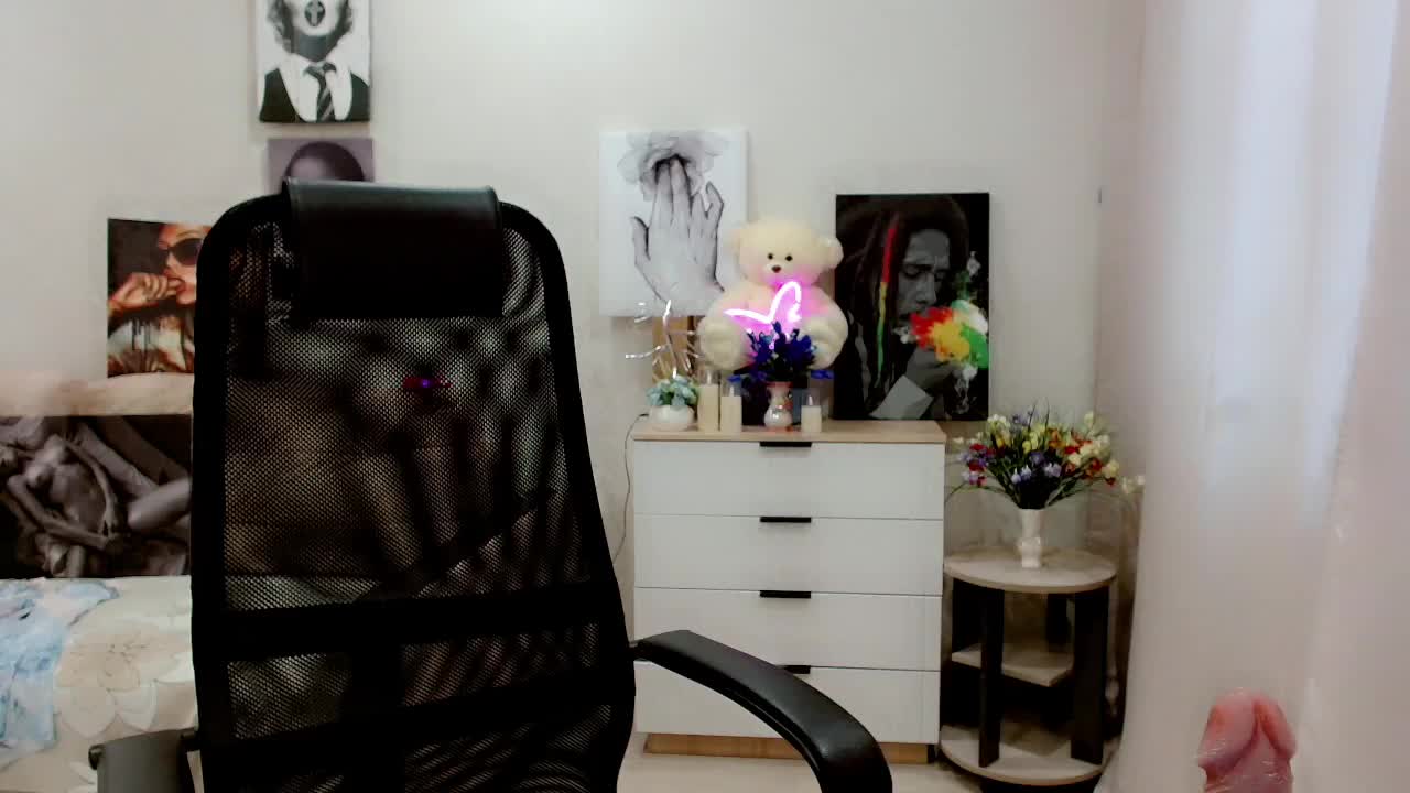 JuicyGloss Cam Model Chat October 6, 2025