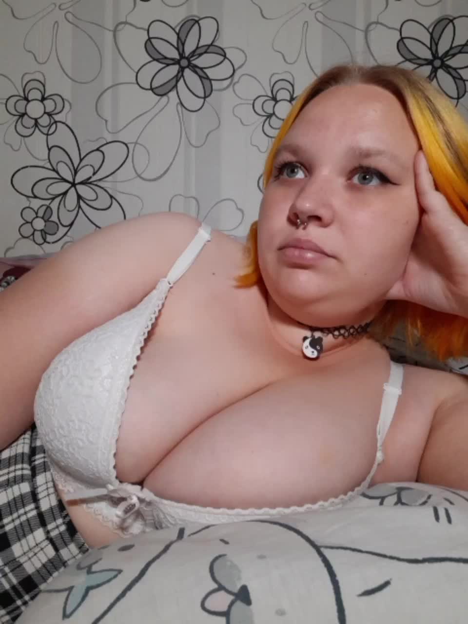 -MeooW- Cam Model Chat October 7, 2025