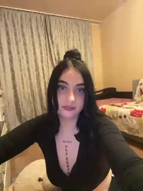 Aliska22 Cam Model Chat October 7, 2025