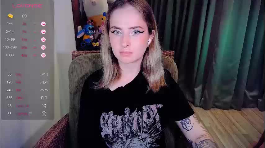 shyfoxxxy Cam Model Chat October 7, 2025