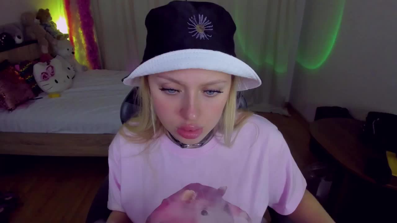 MindyKally Cam Model Chat October 7, 2025