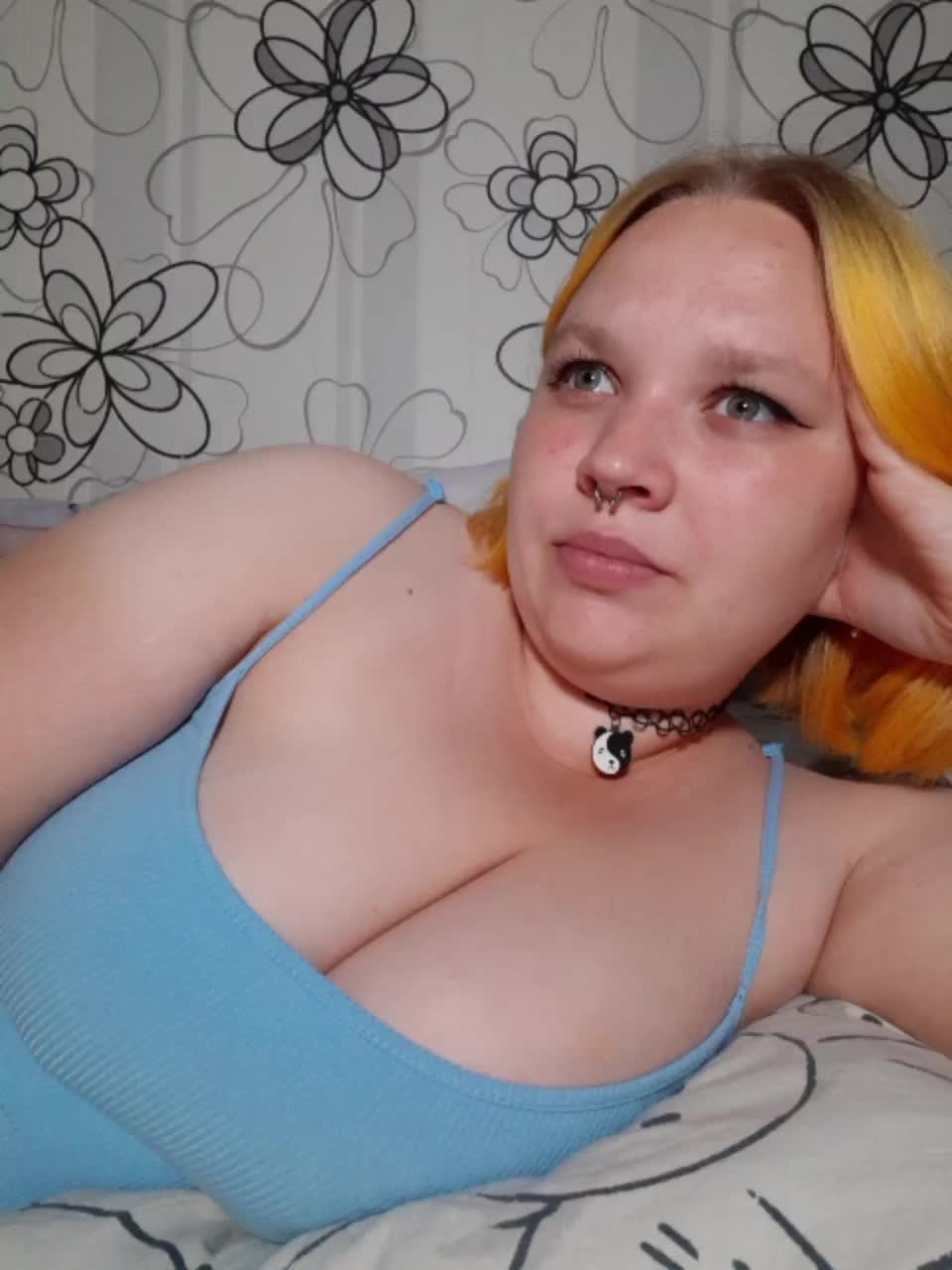 -MeooW- Cam Model Chat October 7, 2025