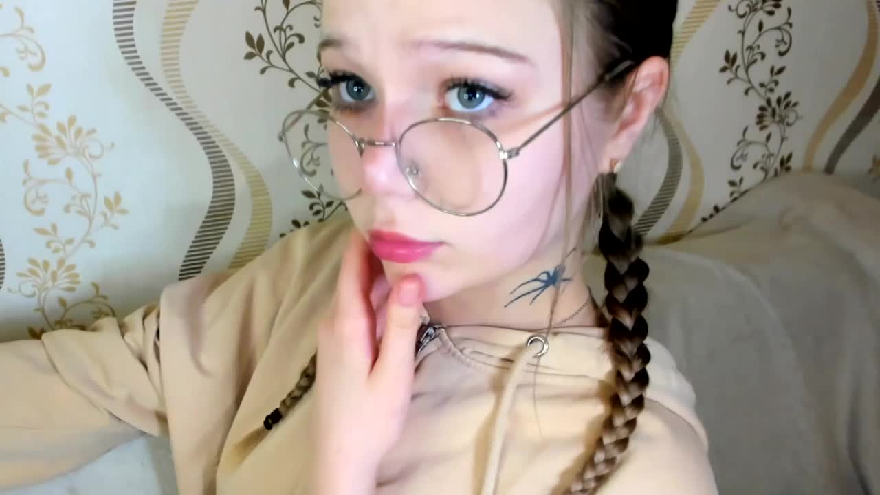 MelMooon Cam Model Chat October 7, 2025