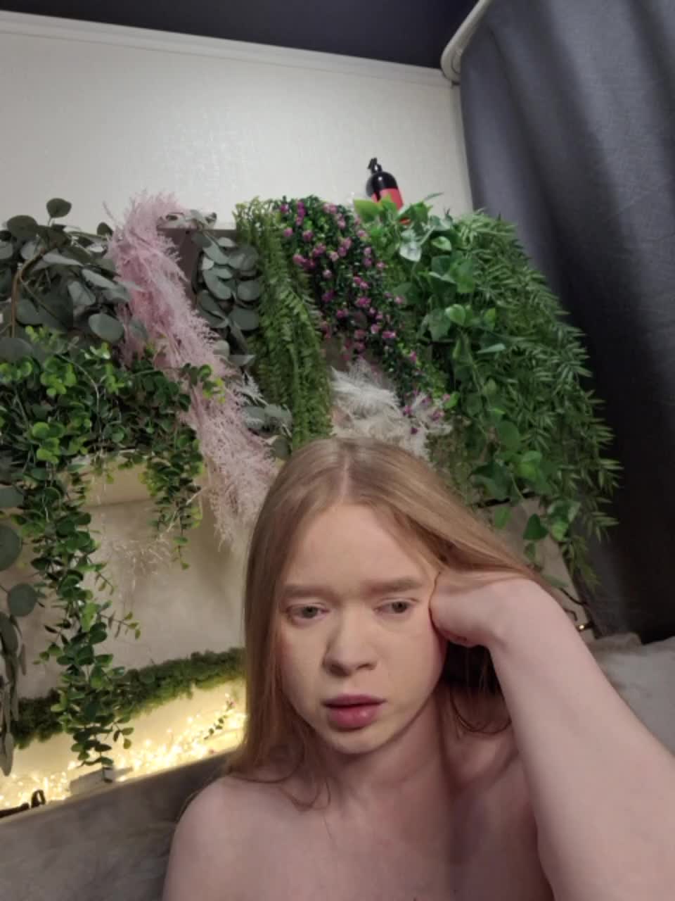 -scyrim- Cam Model Chat October 7, 2025