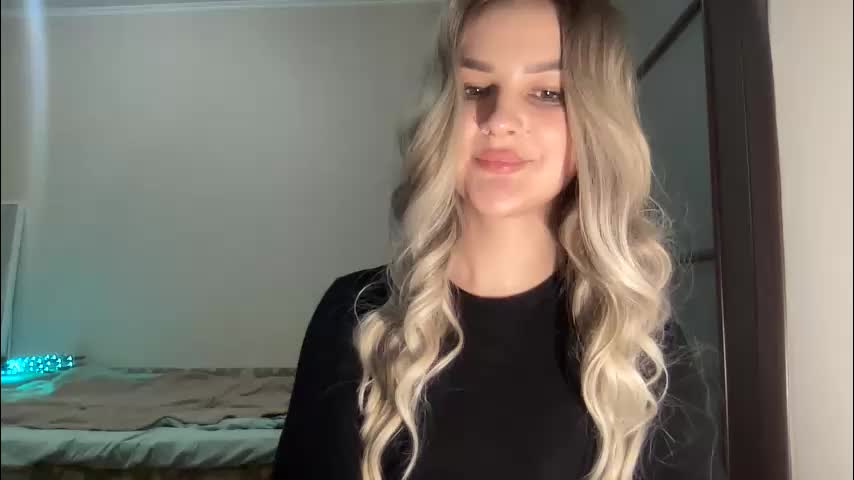 playfuldoll18 Cam Model Chat October 7, 2025