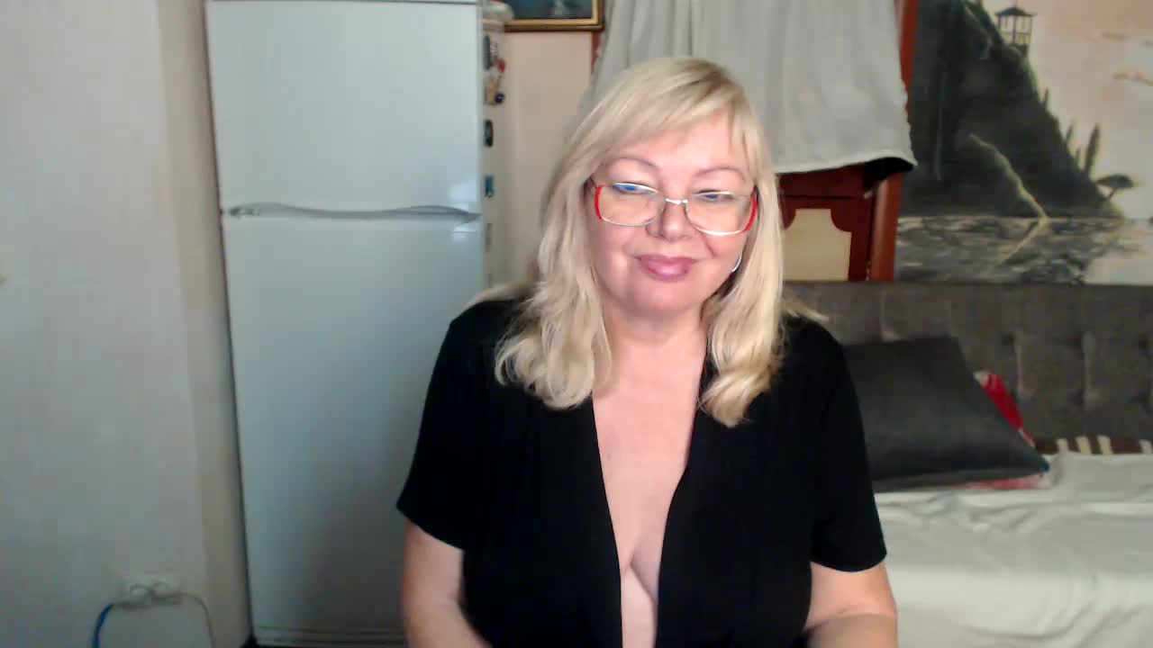 EvelynLoveShy Cam Model Chat October 7, 2025