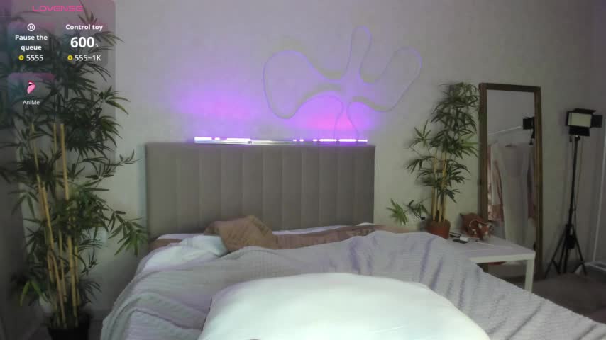 Luna_G0ld Cam Model Chat October 7, 2025