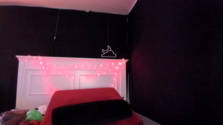 livinsubspace Cam Model Chat October 7, 2025