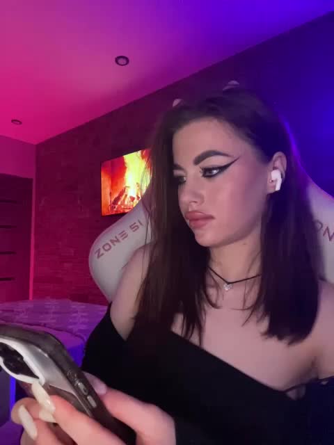 HotGirlEva Cam Model Chat October 7, 2025