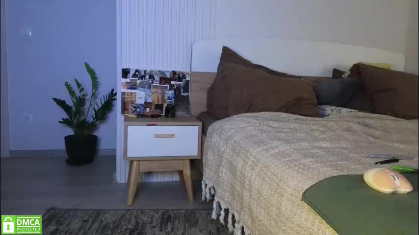 evi_woow Cam Model Chat October 7, 2025