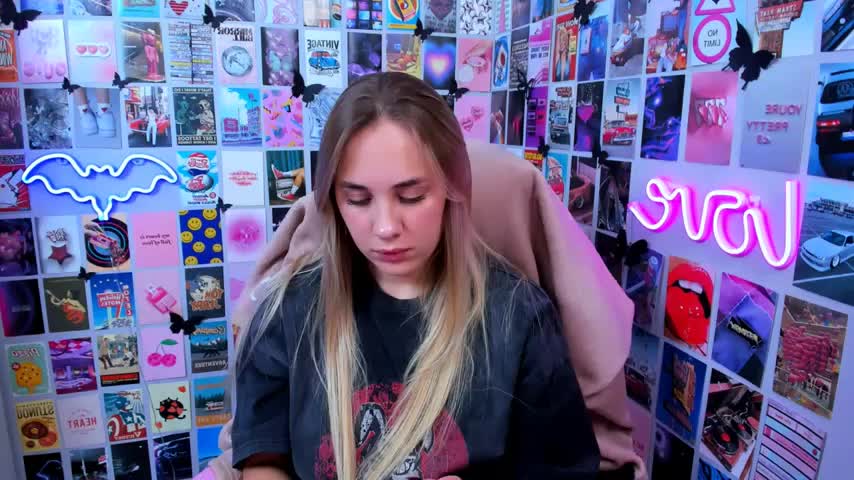 MiaMilas Cam Model Chat October 7, 2025