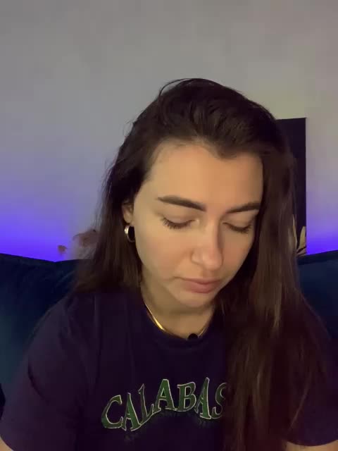 WILDGIRL Cam Model Chat October 7, 2025