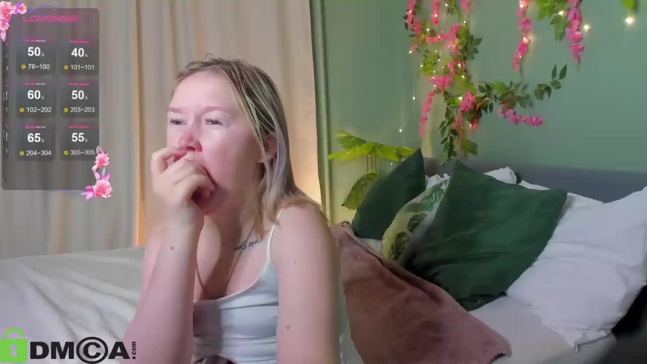 Sara-Moor Cam Model Chat October 7, 2025