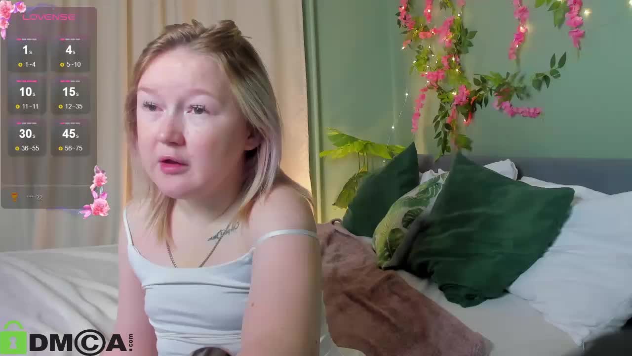 Sara-Moor Cam Model Chat October 7, 2025