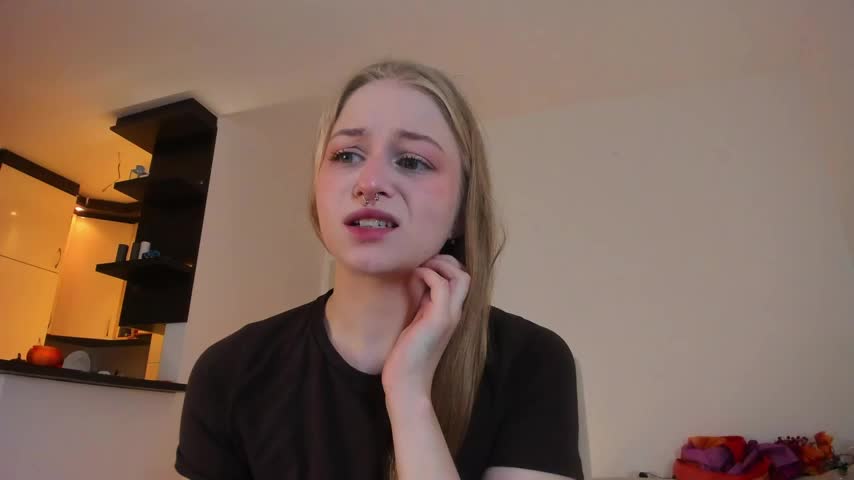 MiaMews Cam Model Chat October 7, 2025