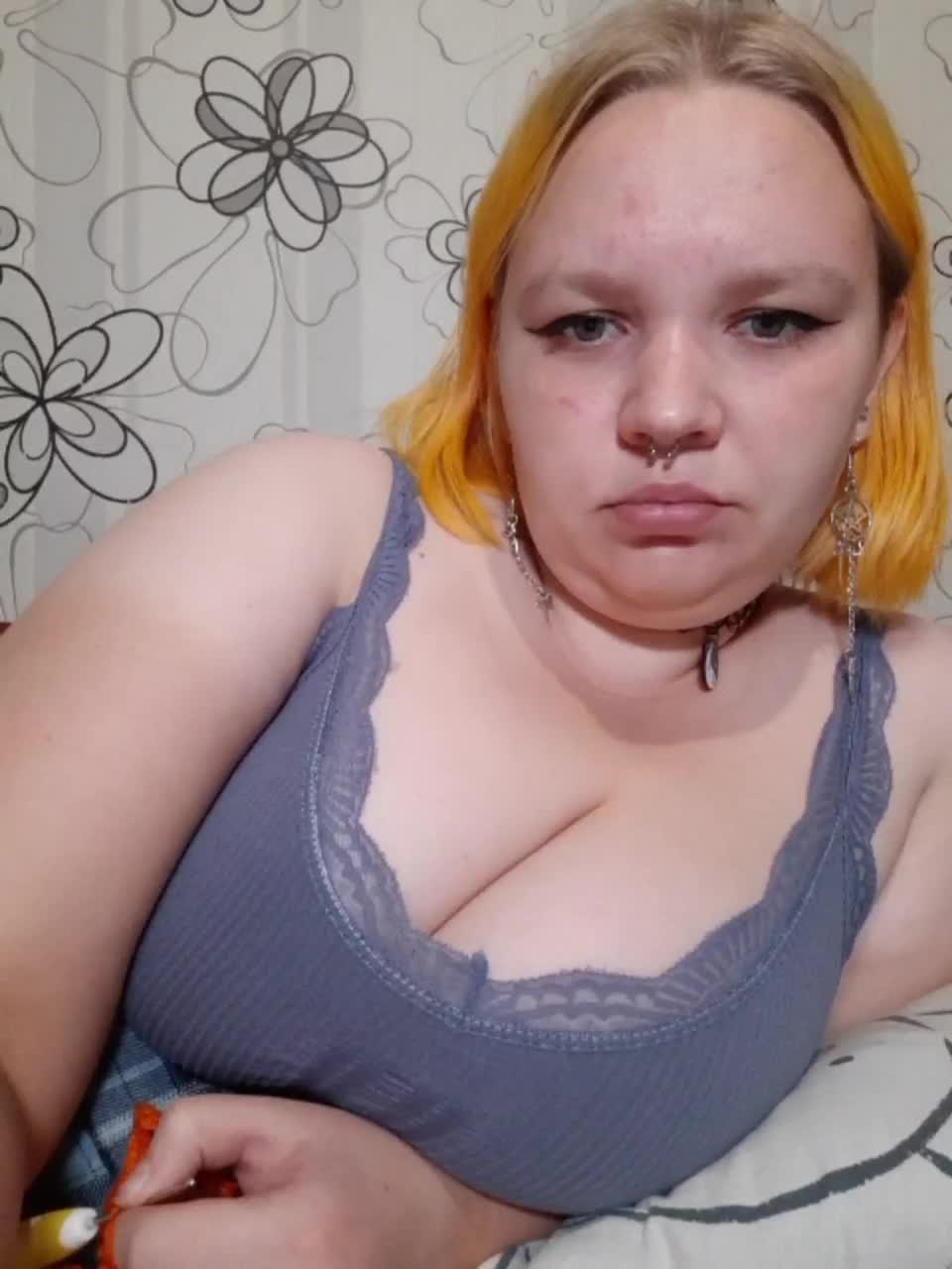 -MeooW- Cam Model Chat October 7, 2025