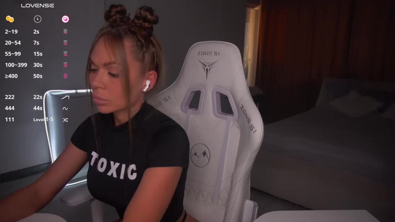 Evelina_fox Cam Model Chat October 7, 2025