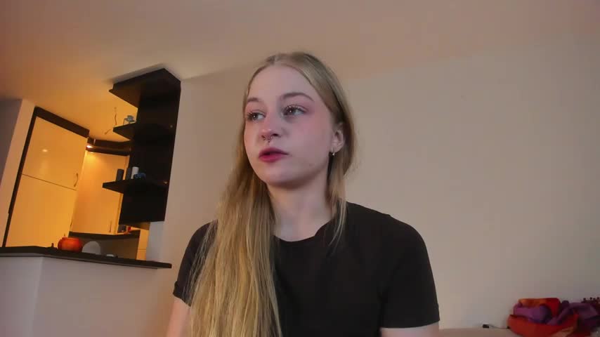 MiaMews Cam Model Chat October 7, 2025