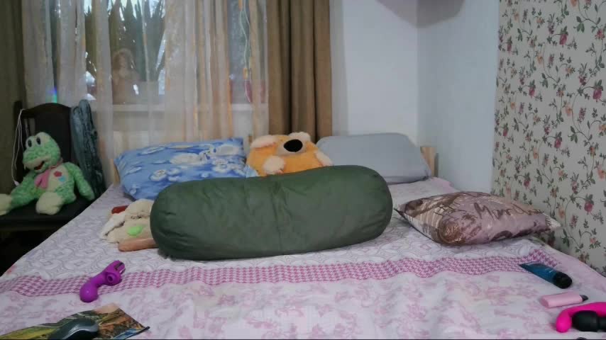 BlueHOT-MILf Cam Model Chat October 7, 2025