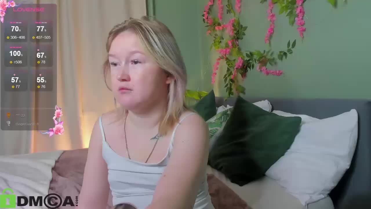 Sara-Moor Cam Model Chat October 7, 2025