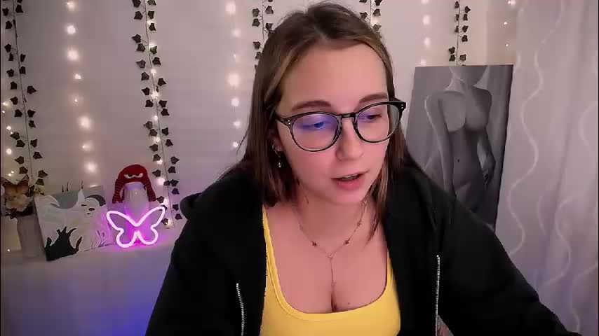 yours_piece_of_happiness_ Cam Model Chat October 7, 2025