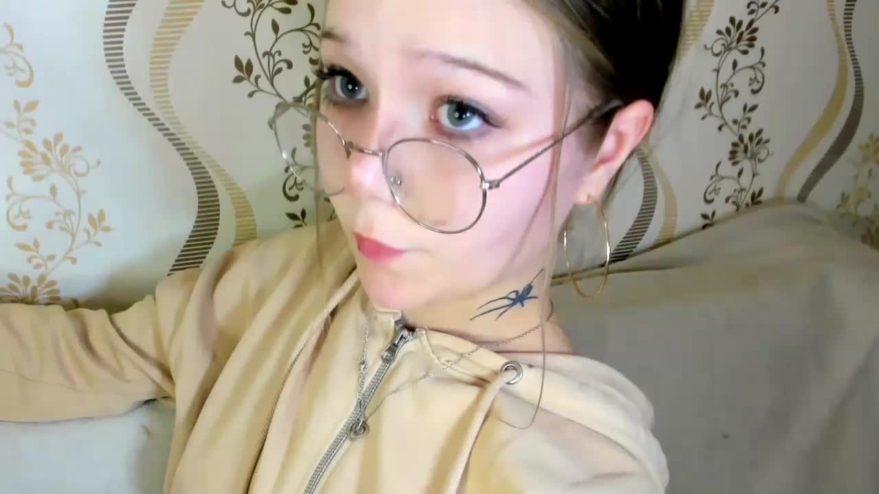 MelMooon Cam Model Chat October 7, 2025